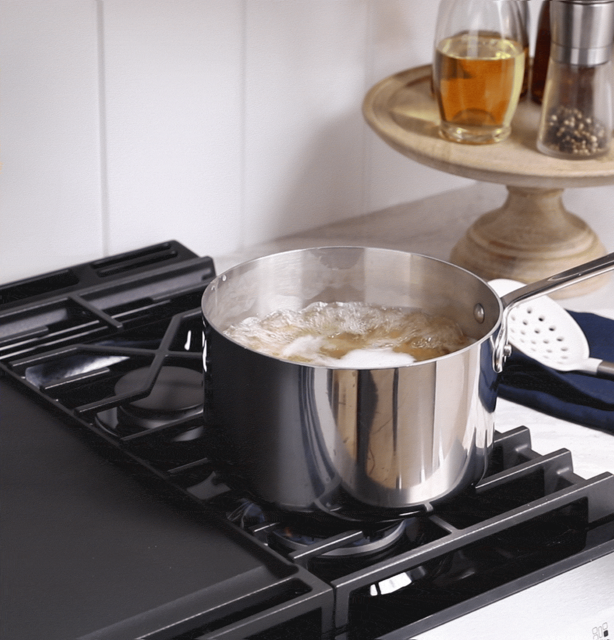 GGF600AVSS GE® 30" Free-Standing Gas Convection Range with No Preheat Air Fry and EasyWash™ Oven Tray - Image 28