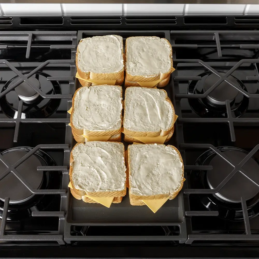GGF600AVSS GE® 30" Free-Standing Gas Convection Range with No Preheat Air Fry and EasyWash™ Oven Tray - Image 29