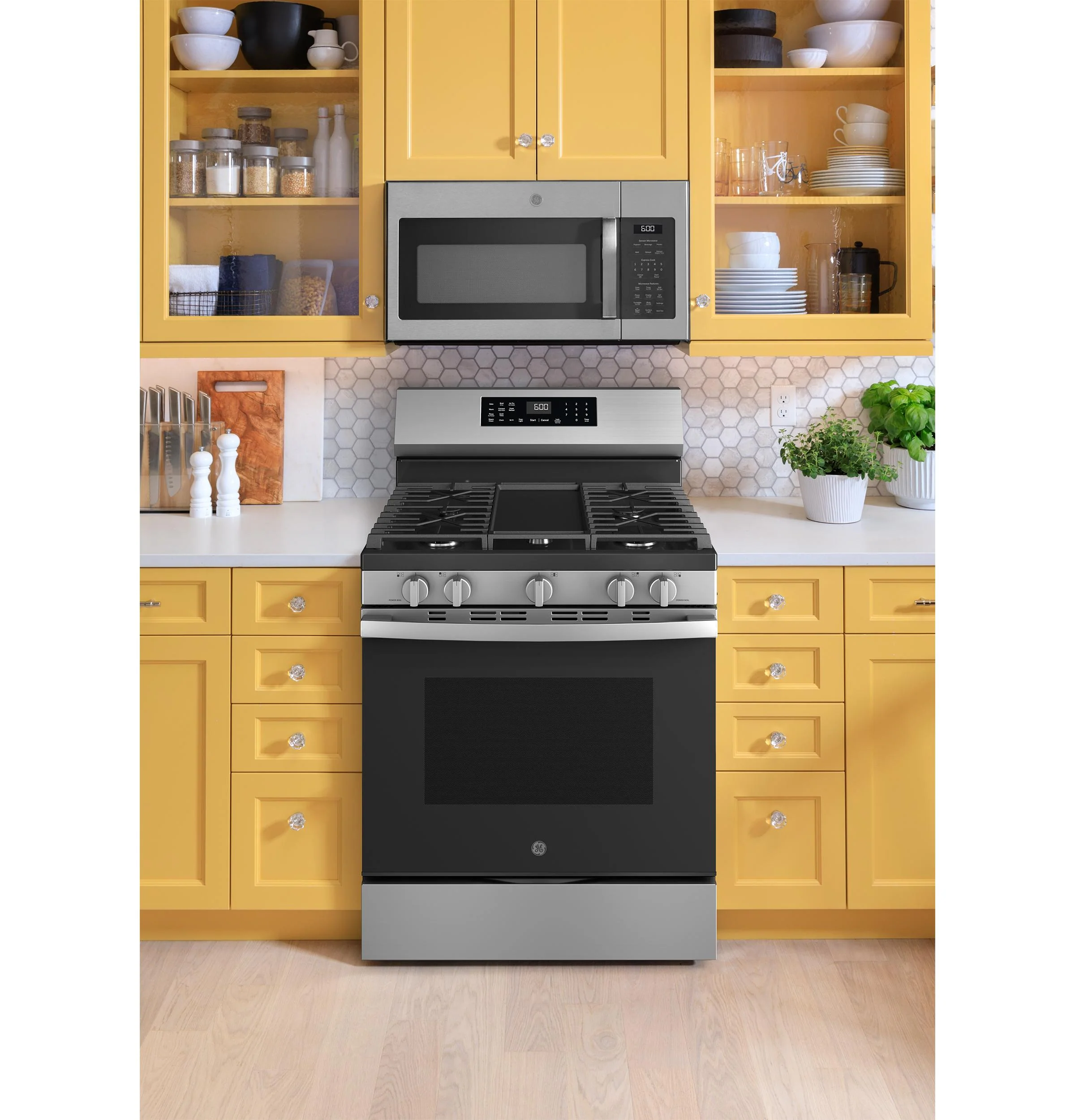 GGF600AVSS GE® 30" Free-Standing Gas Convection Range with No Preheat Air Fry and EasyWash™ Oven Tray - Image 6