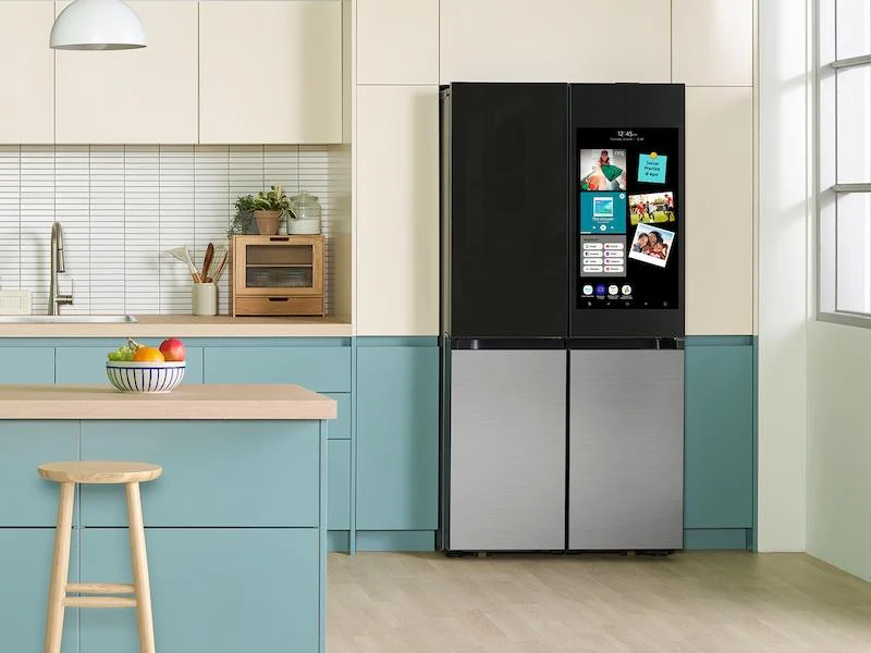 Samsung Bespoke Counter Depth 4-Door Flex™ Refrigerator (23 cu. ft.) with Family Hub™ in Charcoal Glass Top and Stainless Steel Bottom Panels - Image 4